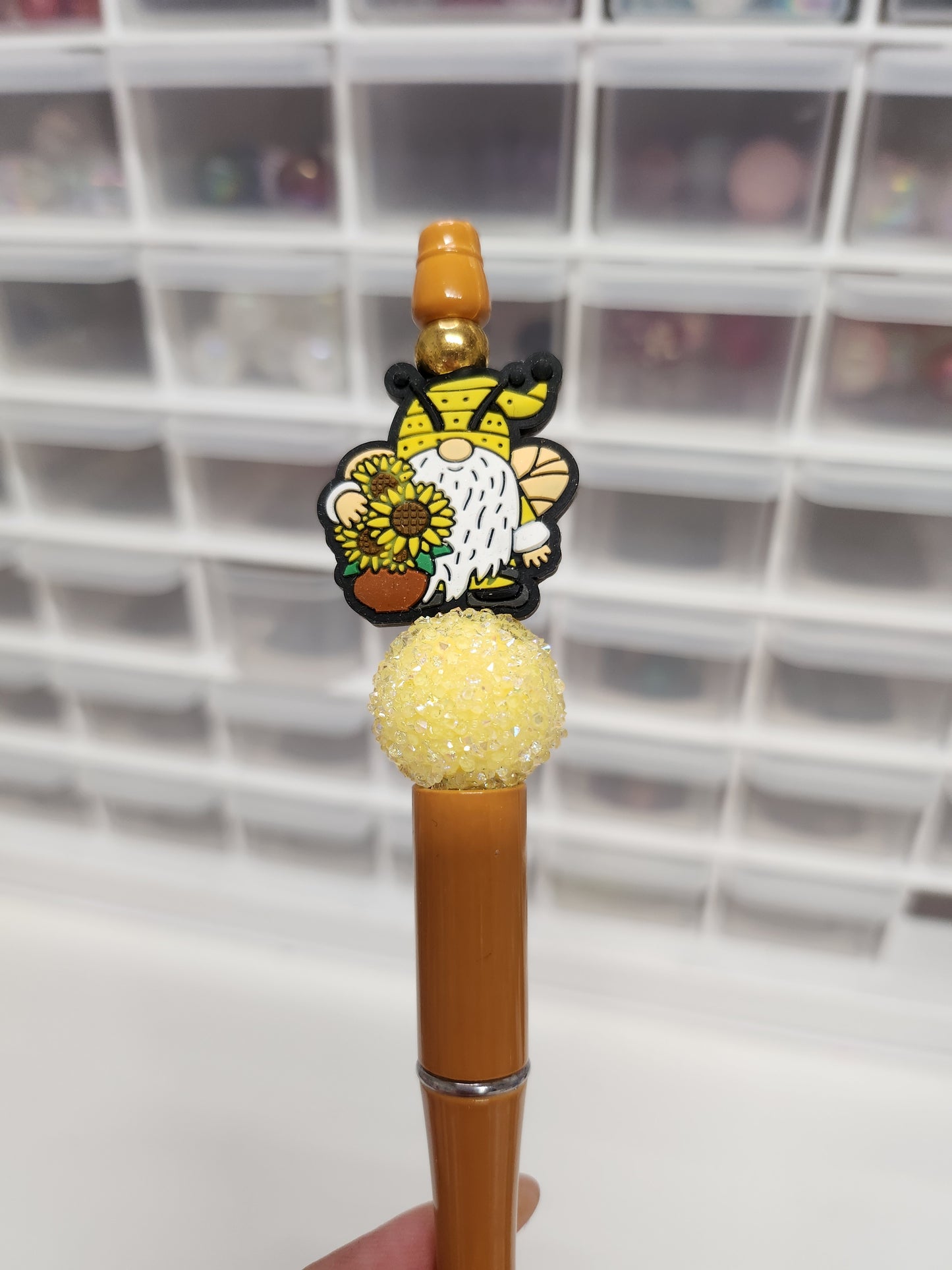 Gnome w/flower pen