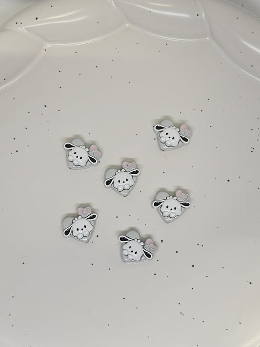 Pocha Gray heart metal bead